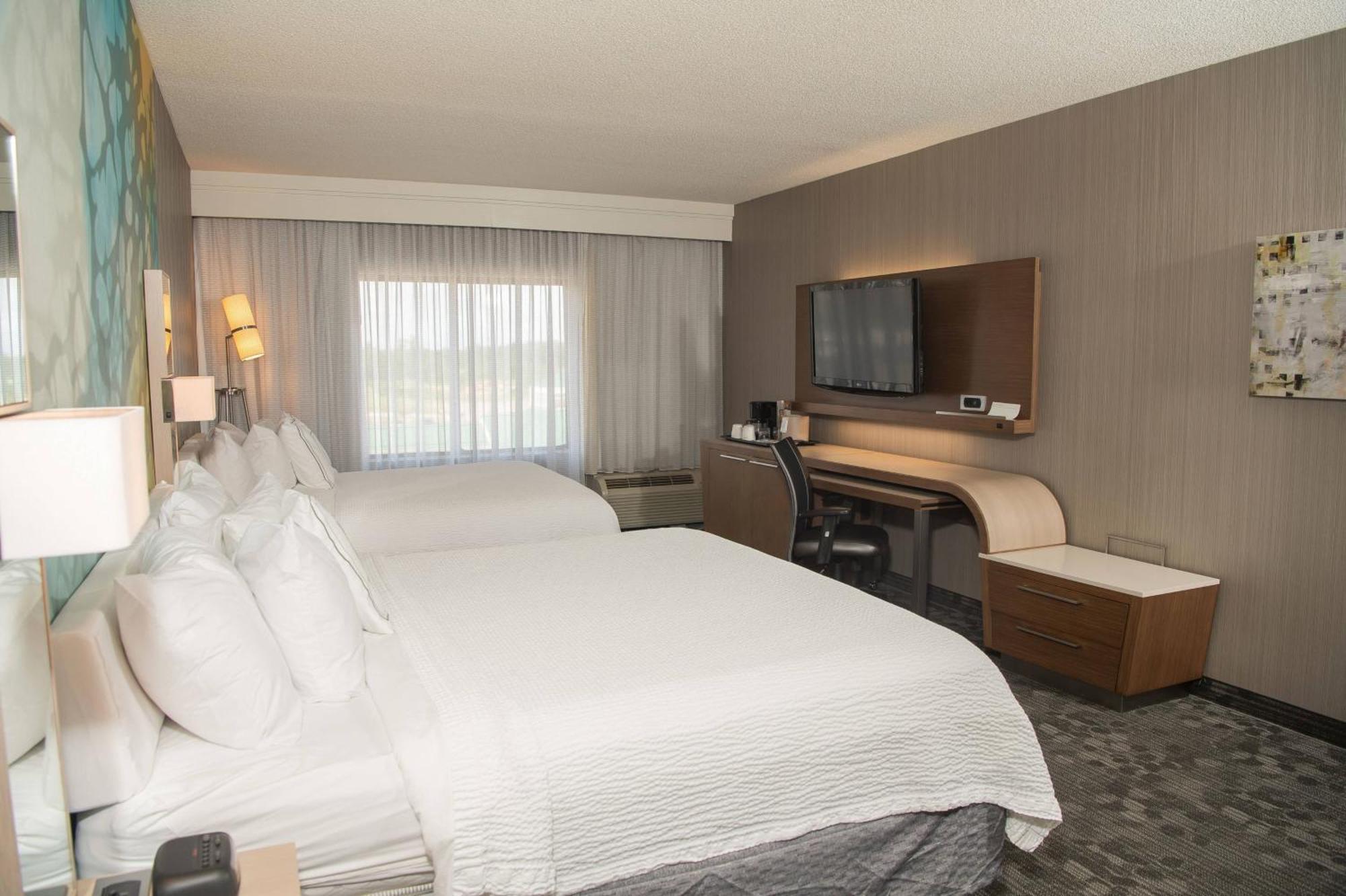 Hotel Courtyard By Marriott Erie Ambassador Conference Center Extérieur photo