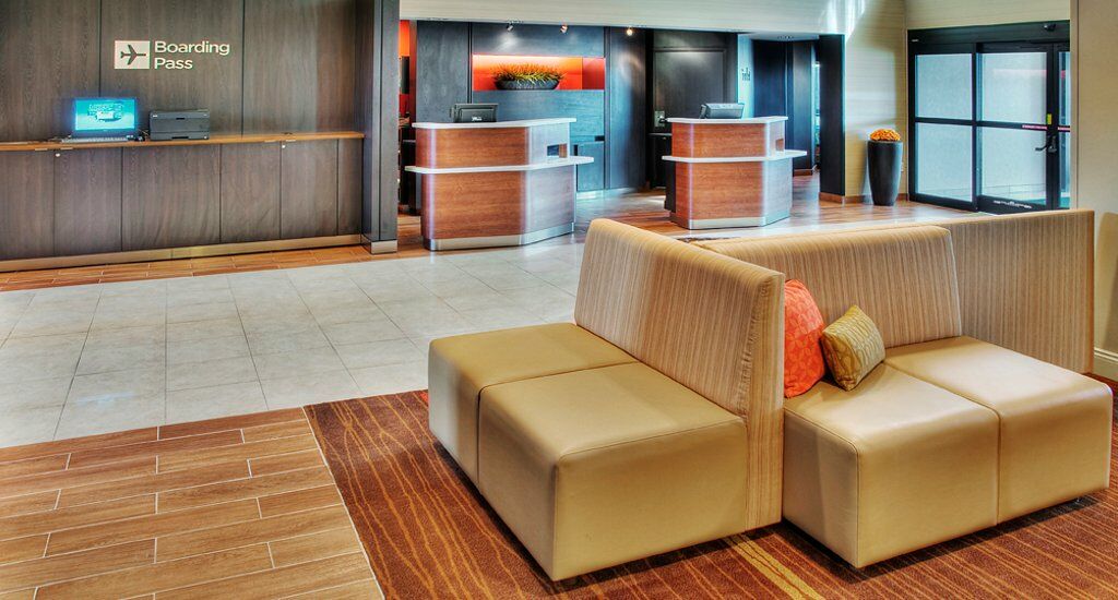 Hotel Courtyard By Marriott Erie Ambassador Conference Center Extérieur photo
