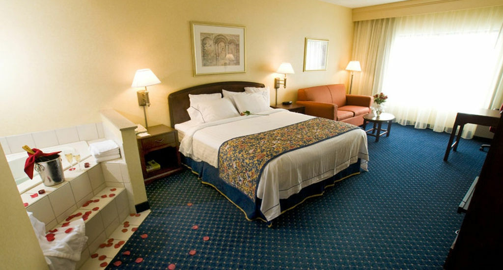 Hotel Courtyard By Marriott Erie Ambassador Conference Center Extérieur photo